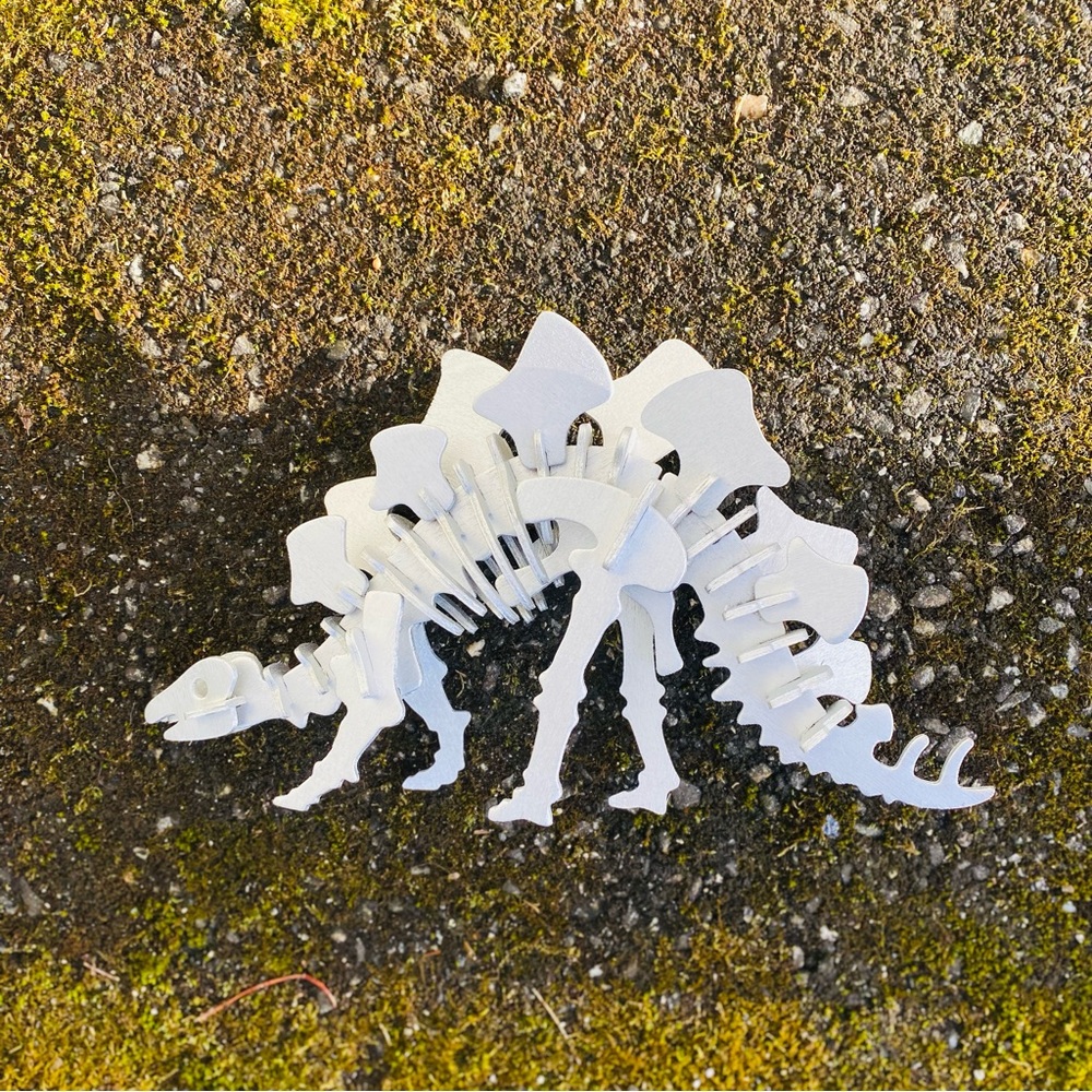 Dinosaur 🦕 in silver. Wood toy.